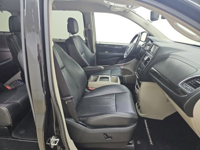 2014 Chrysler Town & Country Touring-L