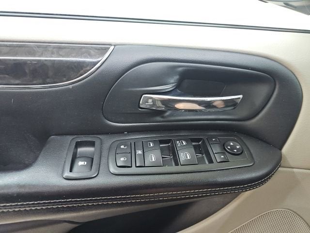 2014 Chrysler Town & Country Touring-L