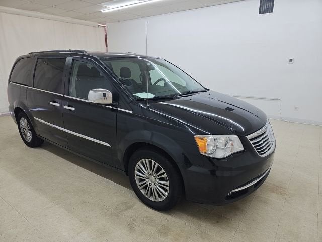 2014 Chrysler Town & Country Touring-L