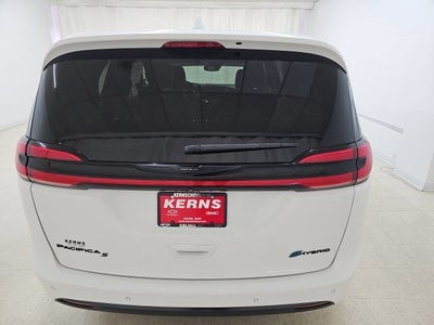 2022 Chrysler Pacifica Hybrid Touring L