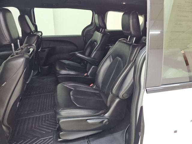 2022 Chrysler Pacifica Hybrid Touring L